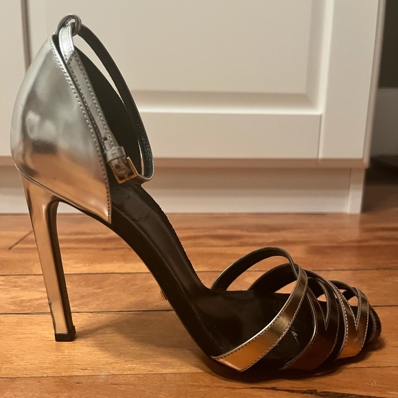 STUNNING Rare Gucci Metallic Cutout Heels - Picture 1 of 12